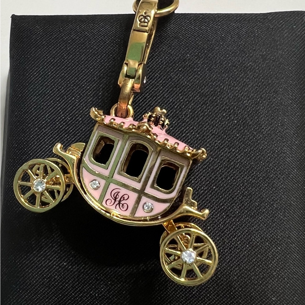2013 JUICY COUTURE PRINCESS CARRIAGE CHARM (RETIRED) YJRU2486